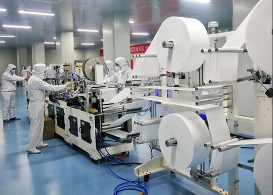 Κίνα Μίας χρήσης μη υφανθείσα χειρουργική μάσκα που κατασκευάζει τη μηχανή το σταθερό τρέξιμο 220V/50Hz προμηθευτής