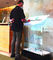Διαφανές περίπτερο αφής γυαλιού Holo μηχανών περίπτερων προβολής ολογραμμάτων με την οπίσθια προβολή προμηθευτής